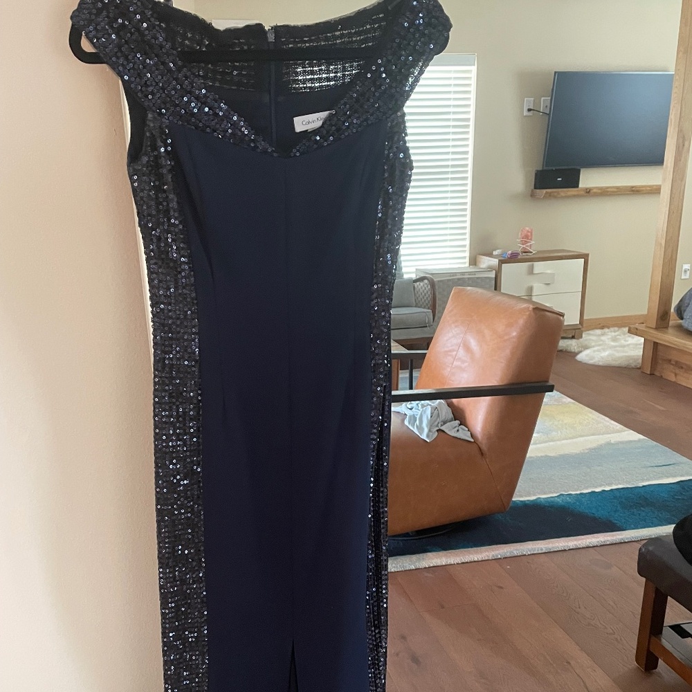 Navy Blue size 2 Calvin Klein off shoulder evening gown